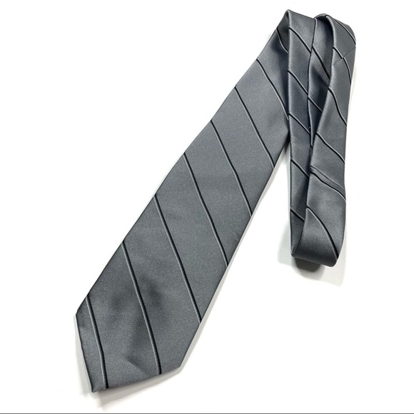3/$30 Wembley | Leatherback Satins Gray Stripe Necktie - Picture 1 of 5